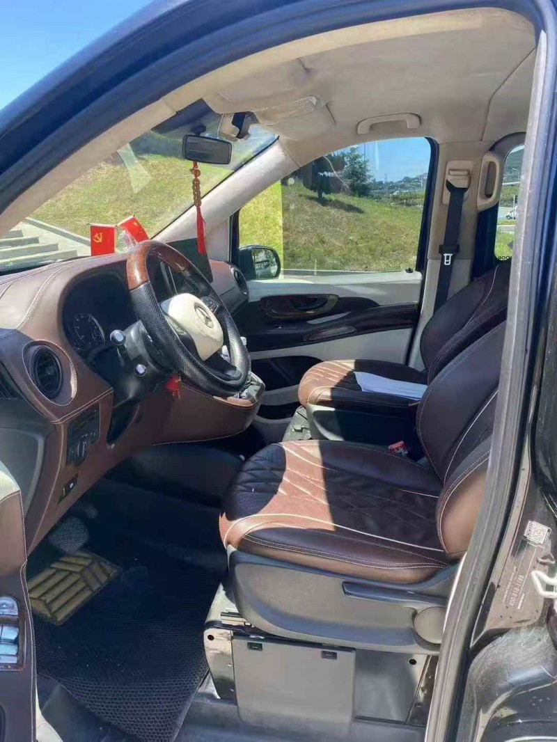 青岛17年奔驰威霆5