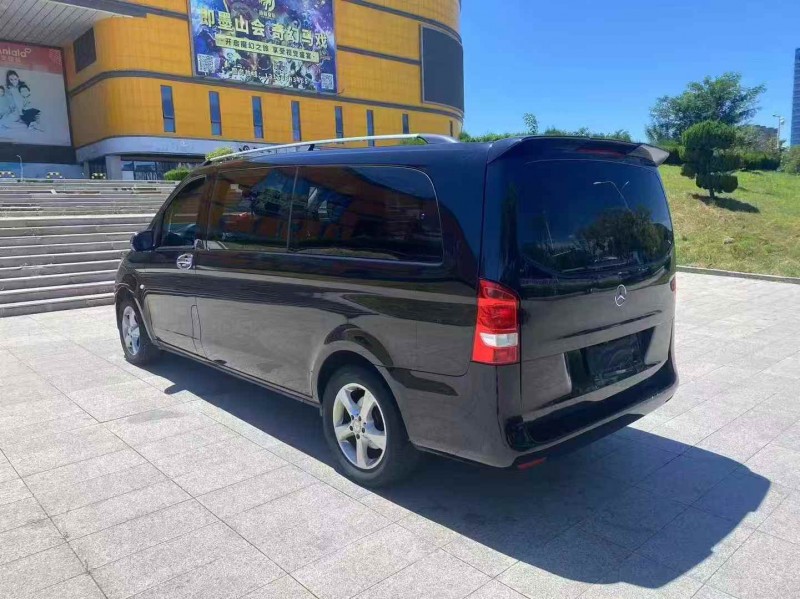 青岛17年奔驰威霆8