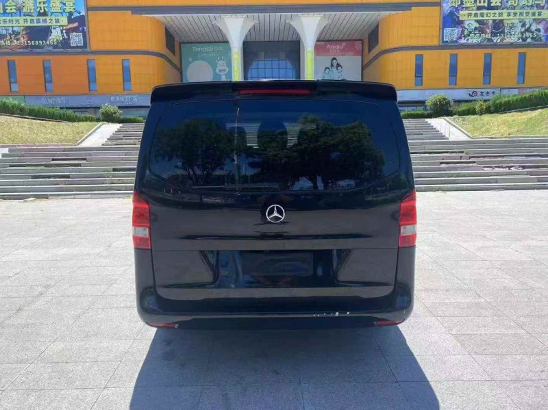 青岛17年奔驰威霆9