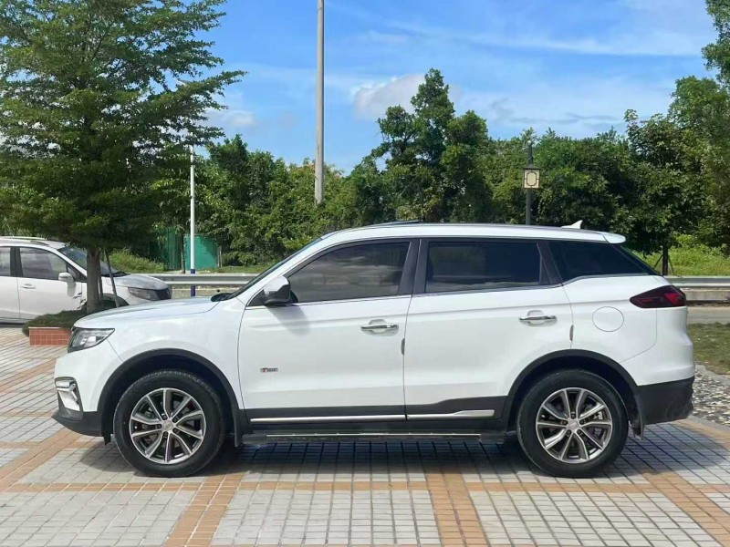 汕頭19年吉利博越3