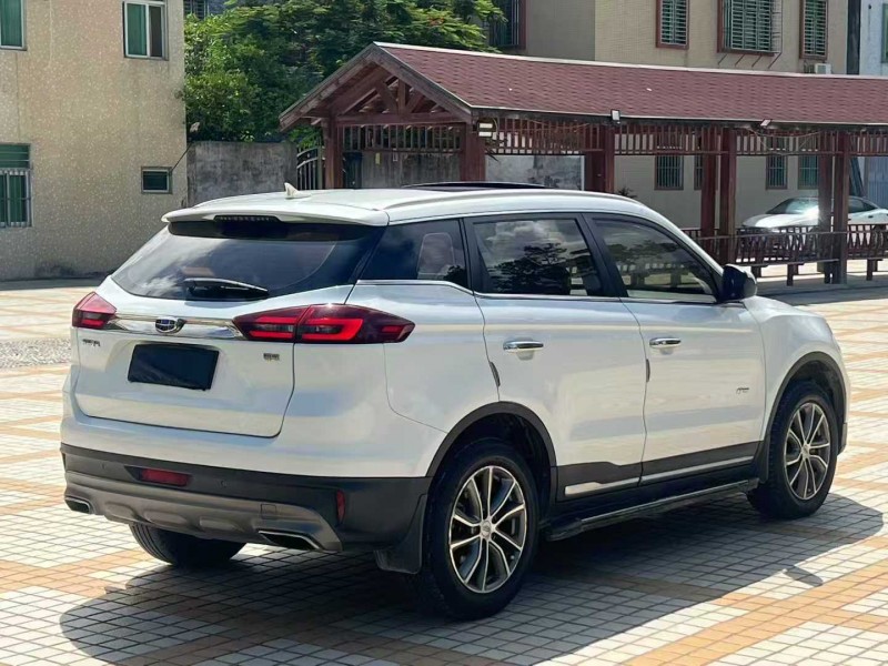 汕頭19年吉利博越8