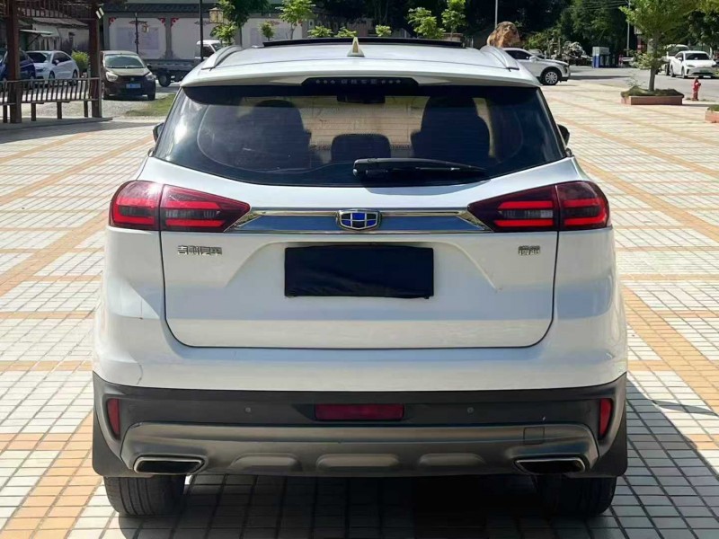 汕頭19年吉利博越9