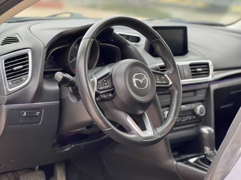 汕頭18年馬自達昂克賽拉5