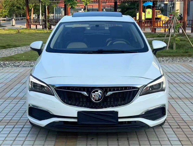 汕头19年别克威朗1