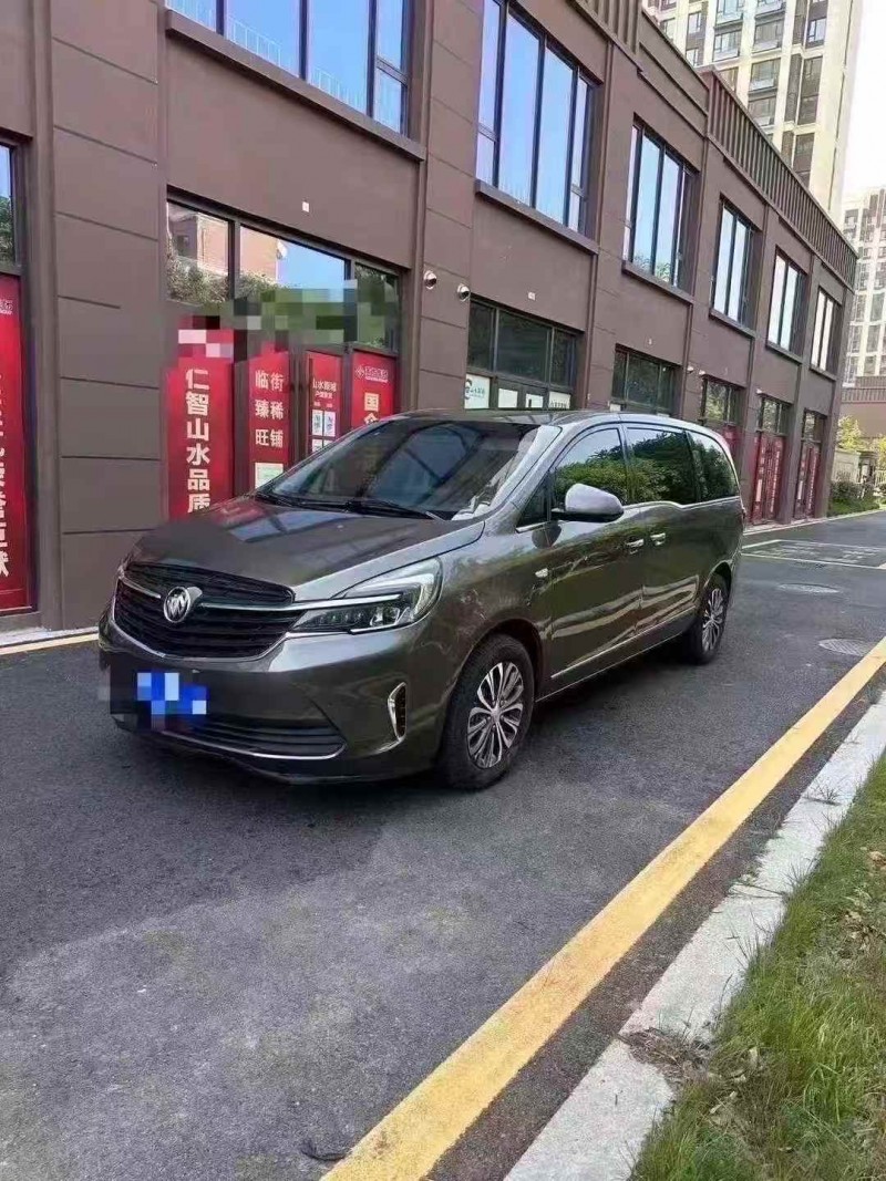 青岛21年别克GL82