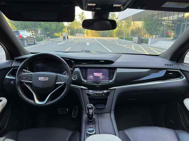 青島21年凱迪拉克XT64