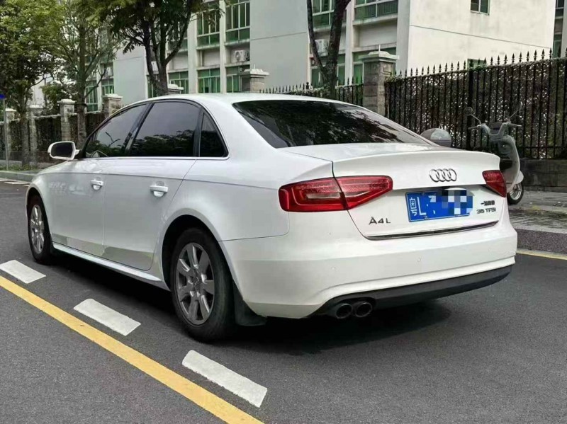 深圳15年奥迪A4L8