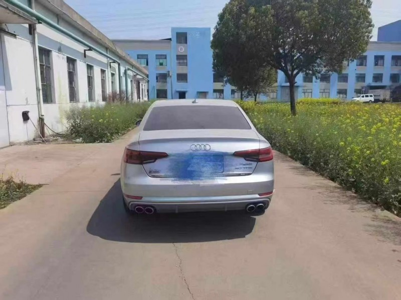 徐州17年奥迪A4L6