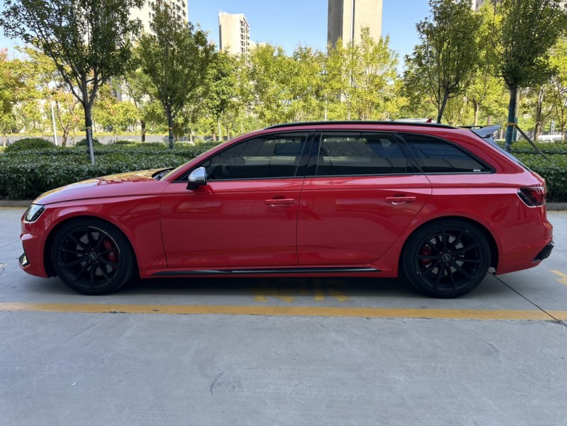 济宁19年奥迪RS47