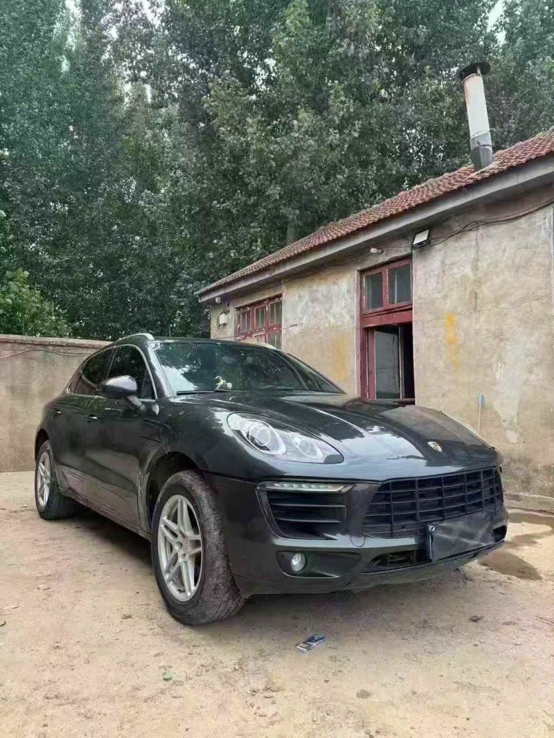 青島18年保時捷Macan2