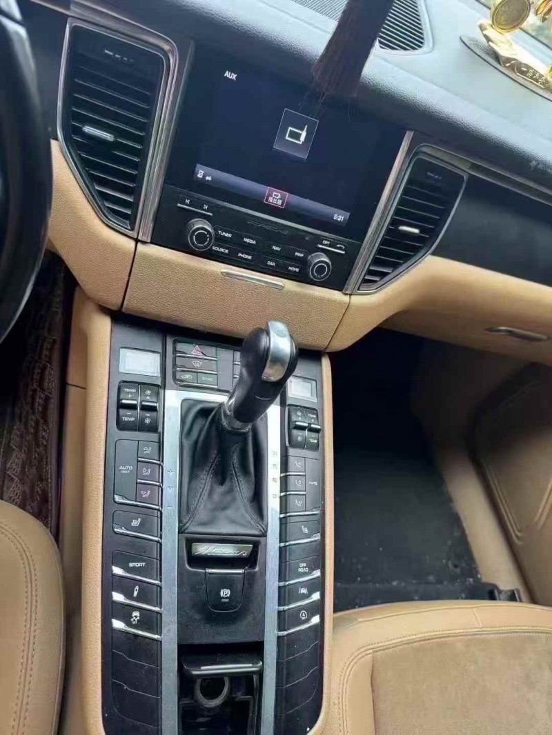 青島18年保時捷Macan3