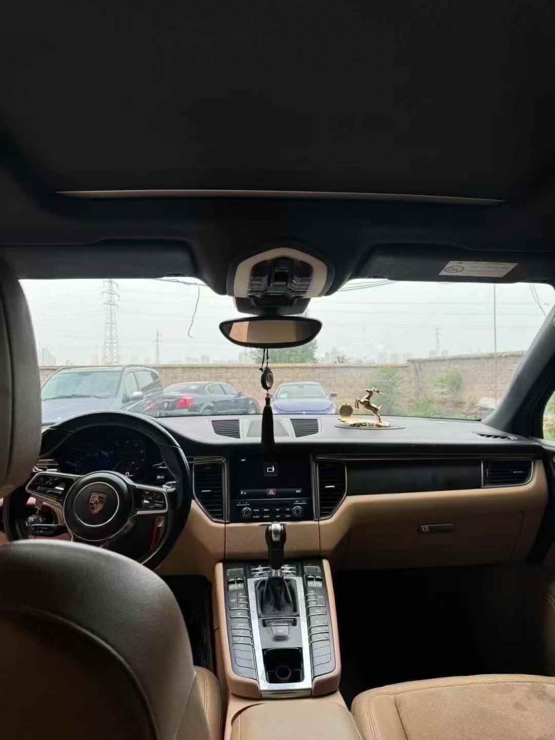 青島18年保時捷Macan4