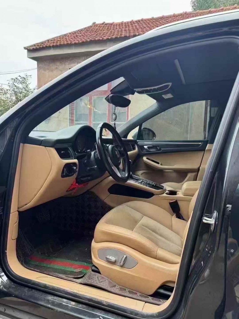 青島18年保時捷Macan5