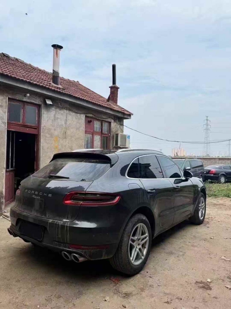 青島18年保時捷Macan7