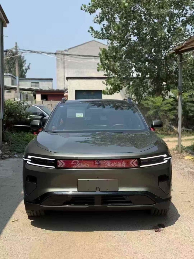 青島25年長安汽車啟源1