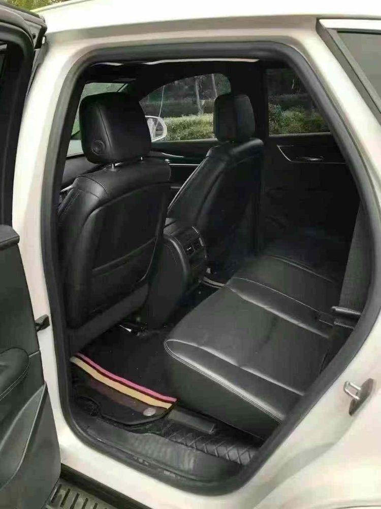襄陽20年凱迪拉克XT55