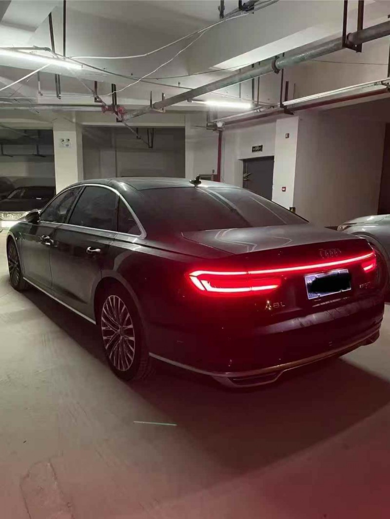 无锡19年奥迪A8L8