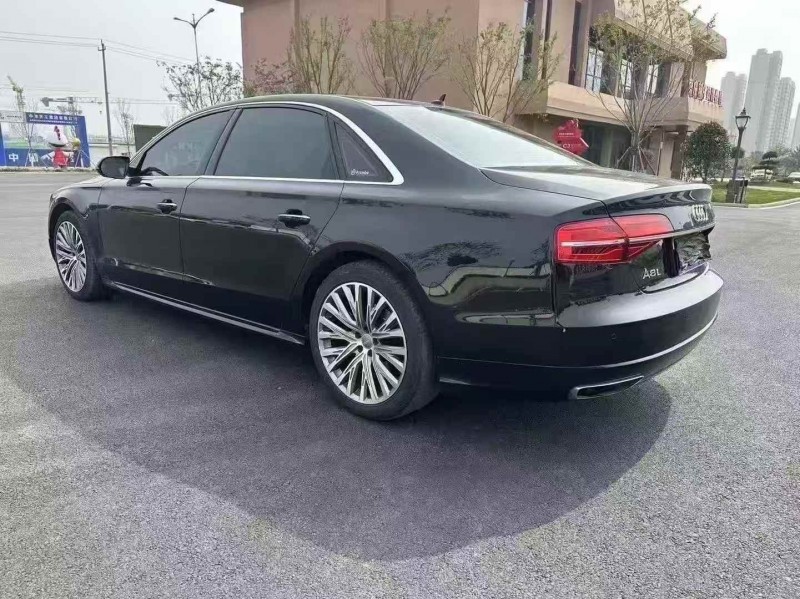 南京18年奥迪A8L8