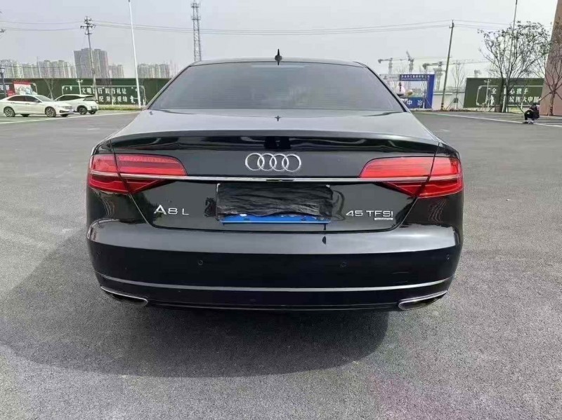 南京18年奥迪A8L9
