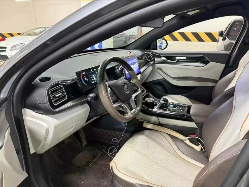 成都23年比亚迪秦2