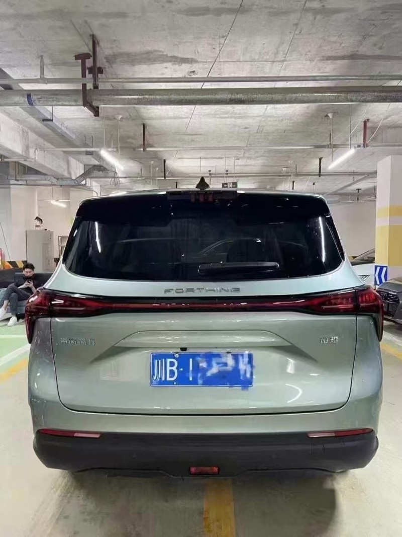 成都24年东风风光6