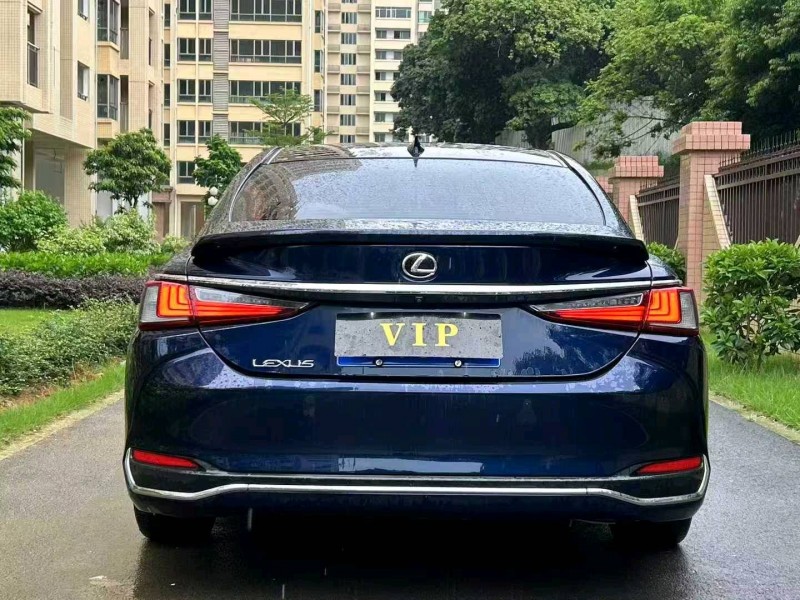 東莞18年雷克薩斯ES8