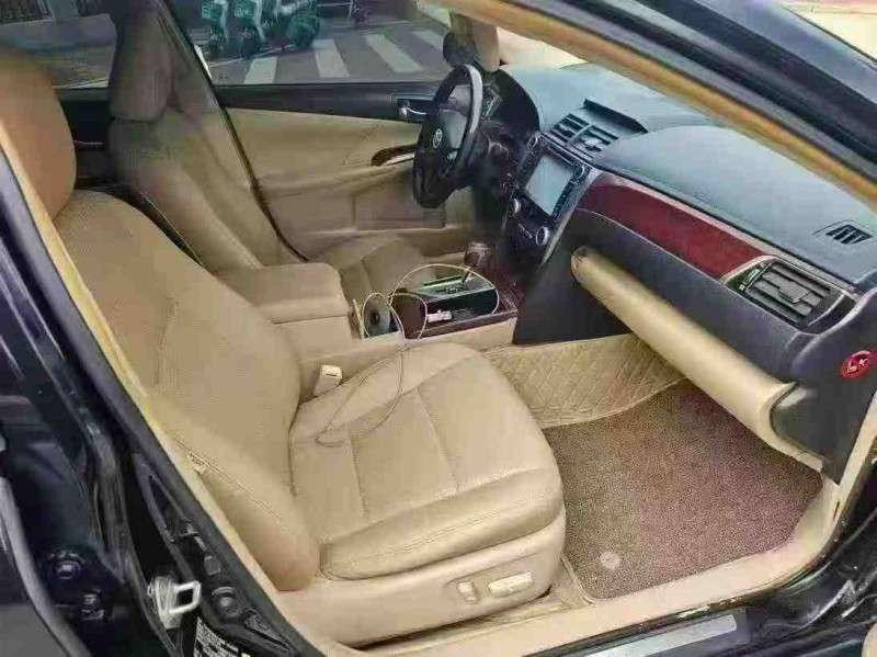 南宁12年丰田凯美瑞5