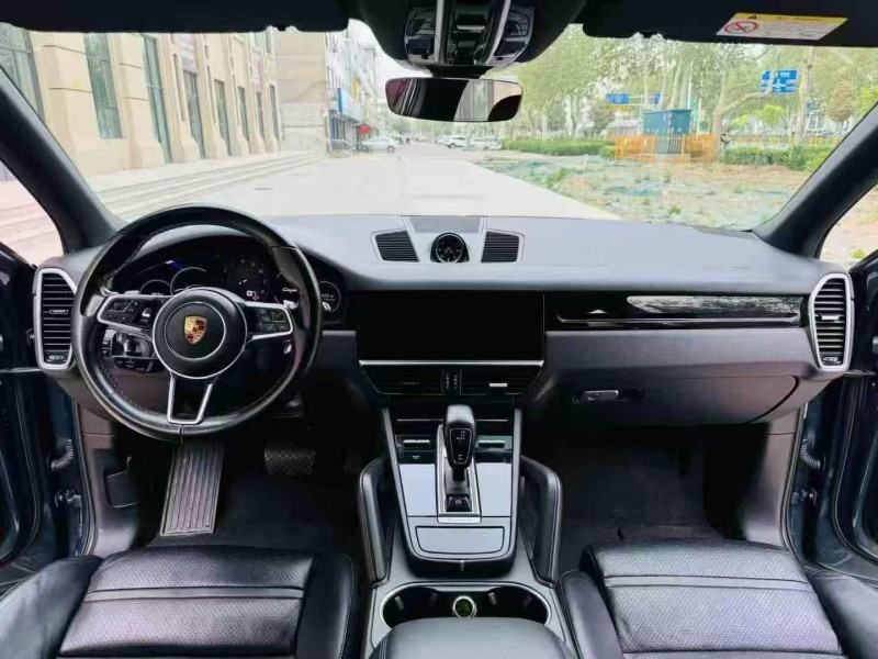 青島18年保時捷卡宴4