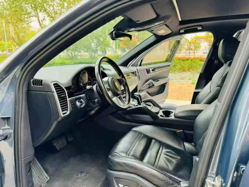 青島18年保時捷卡宴5