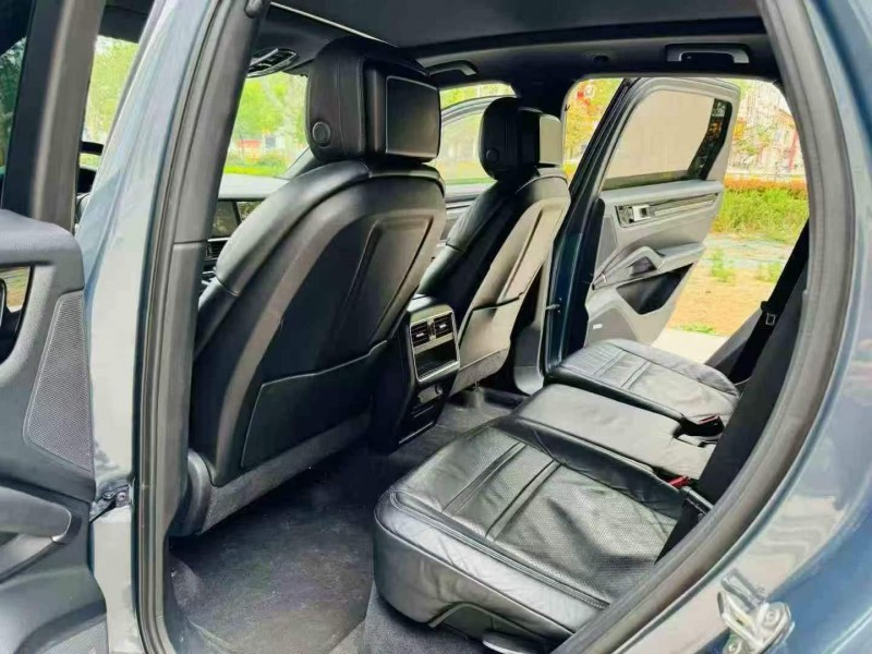 青島18年保時捷卡宴6