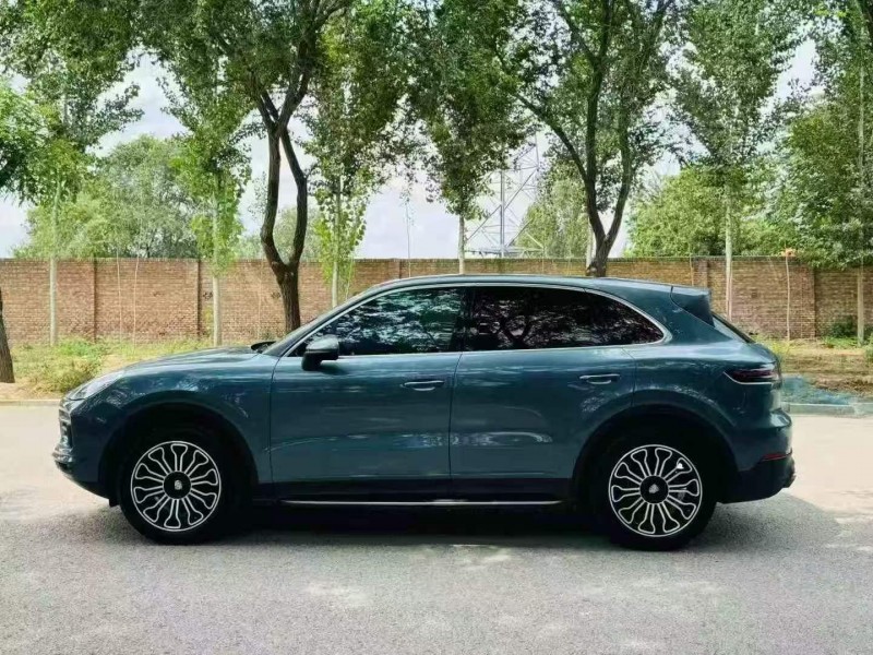 青島18年保時捷卡宴7