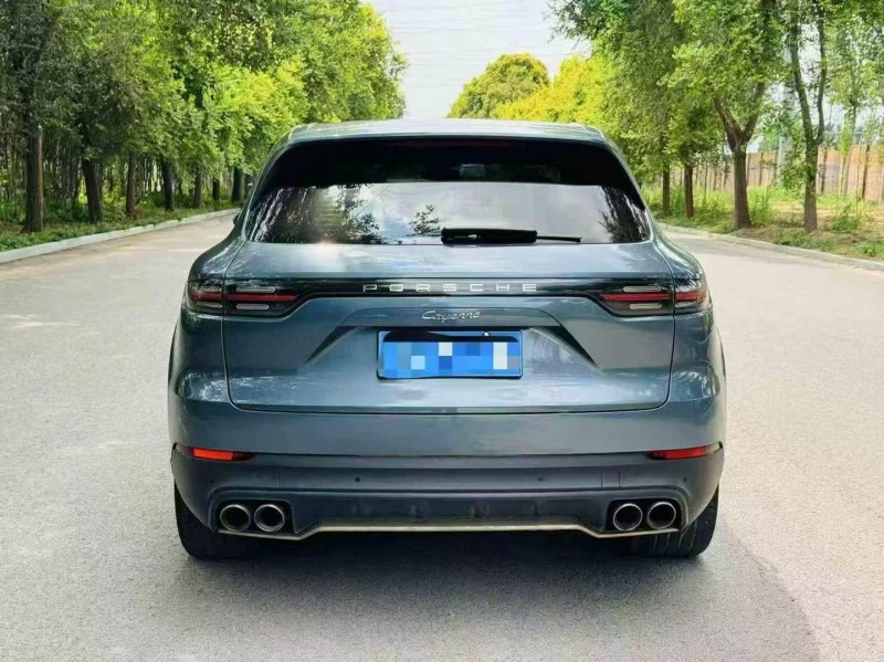 青島18年保時捷卡宴9