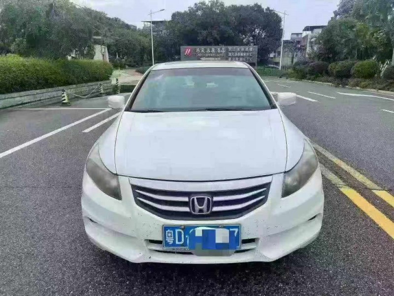 深圳12年本田雅阁1
