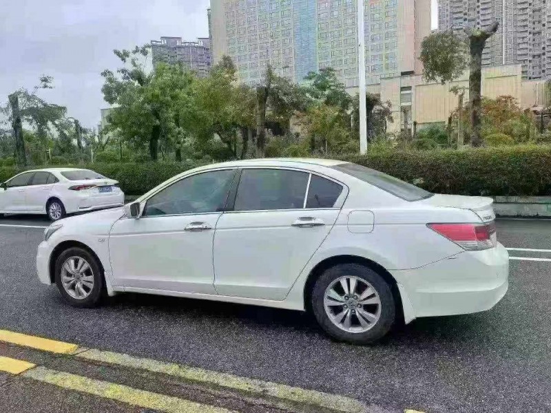 深圳12年本田雅阁8
