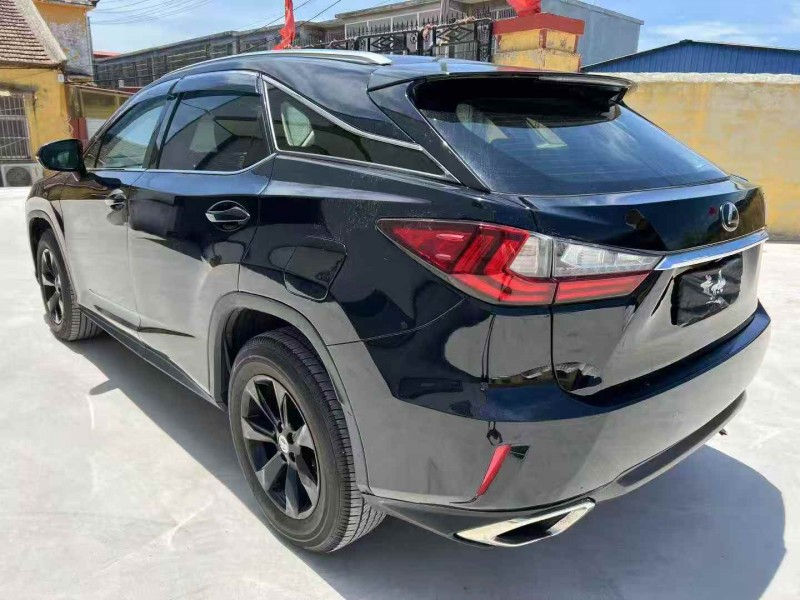 济宁19年雷克萨斯RX8