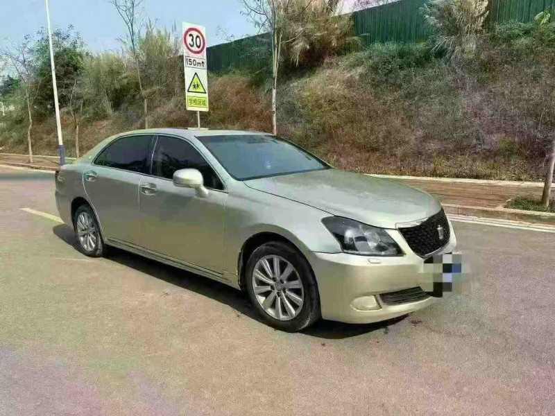 南宁12年丰田皇冠2