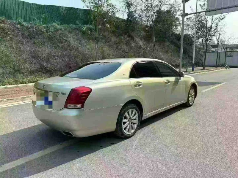 南宁12年丰田皇冠8