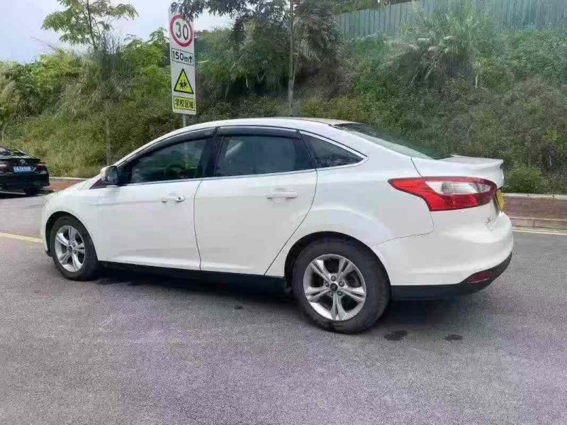 南宁15年福特福克斯8