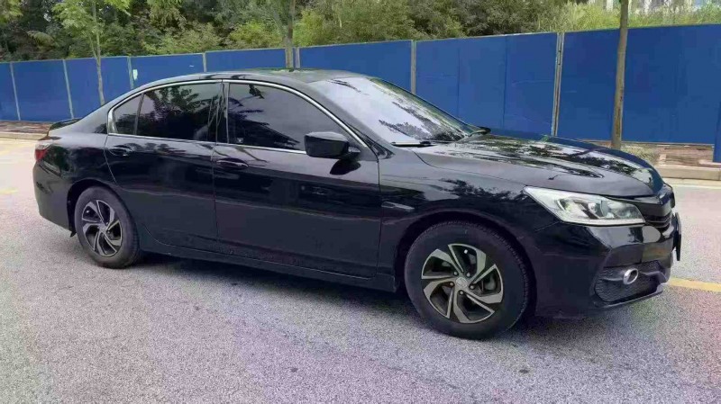 南宁17年本田雅阁2