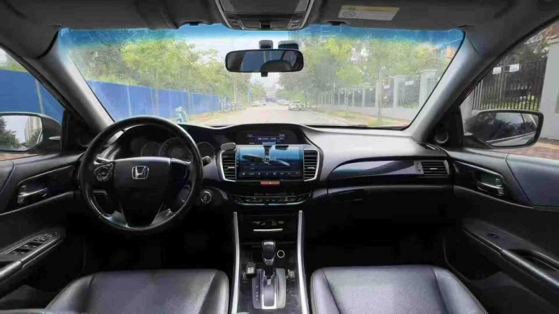 南宁17年本田雅阁5