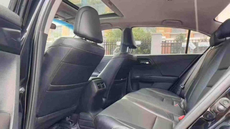 南宁17年本田雅阁6