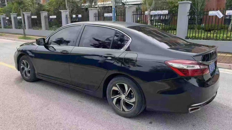 南宁17年本田雅阁7