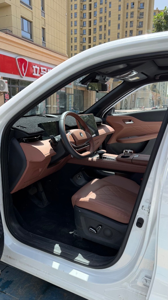 阿拉爾25年長安汽車UNI6