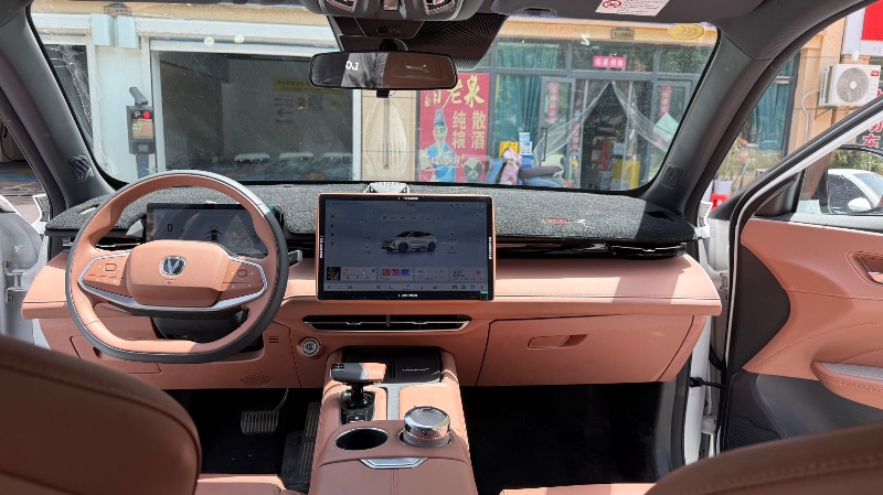 阿拉爾25年長安汽車UNI7