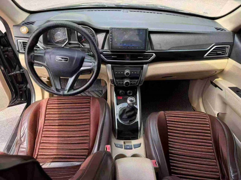 南宁17年众泰大迈X55