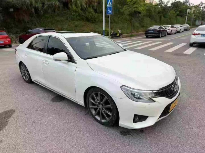 南宁12年丰田锐志2