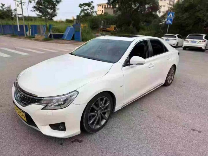 南宁12年丰田锐志3