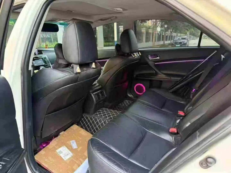 南宁12年丰田锐志6