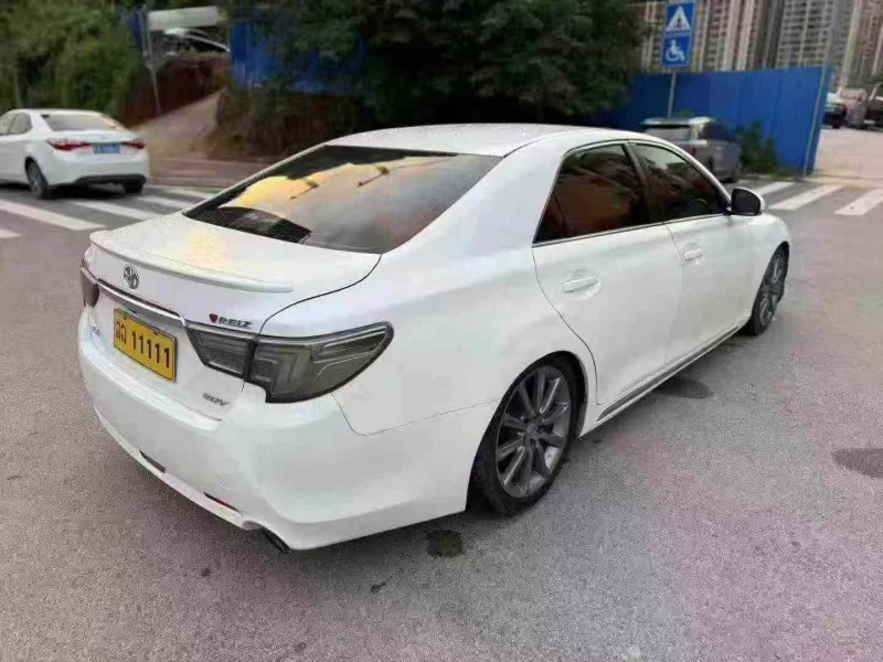 南宁12年丰田锐志8