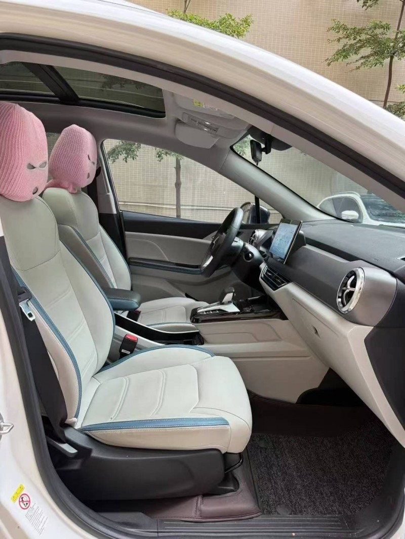 佛山23年比亚迪元8